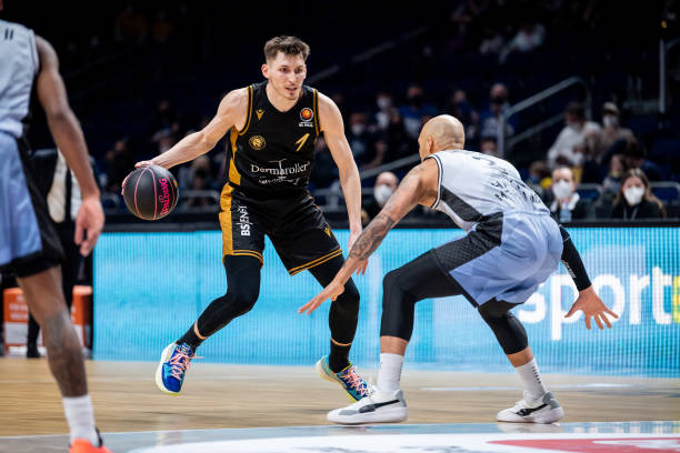 聚光灯下 聚光灯下